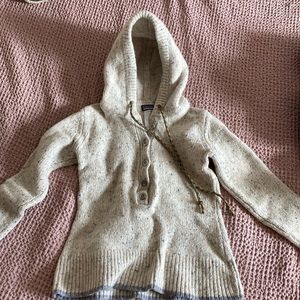 Medium Patagonia white wool sweatshirt
